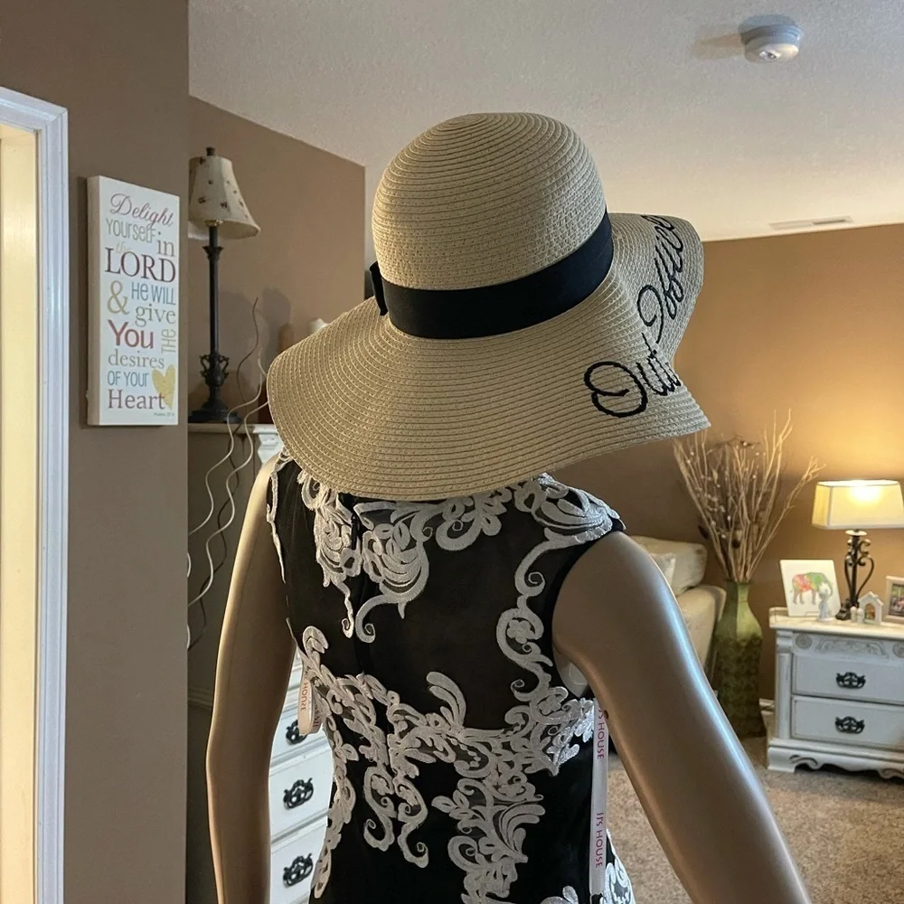 Serra floppy hat out of the office Q3 - Picture 3 of 5